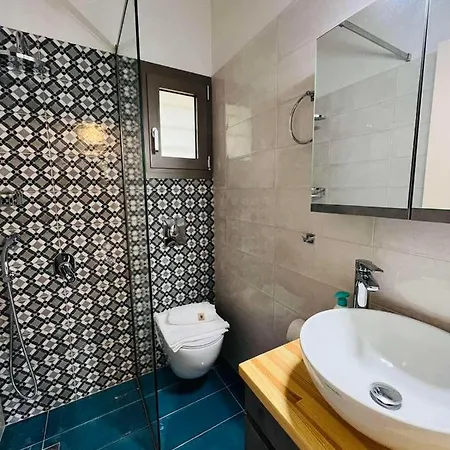 Gargarou Residences * Kómbi