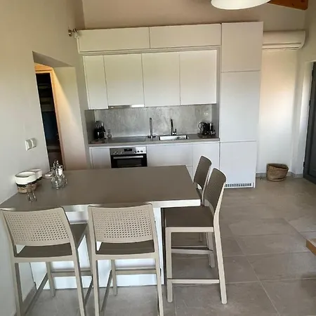 Gargarou Residences Apartamento