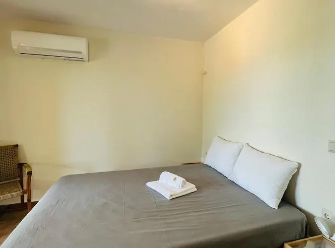 Gargarou Residences Kómboi