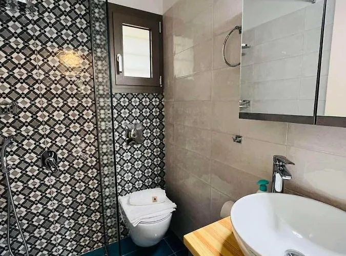 Gargarou Residences * Kómboi