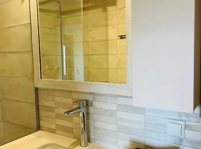 Gargarou Residences *