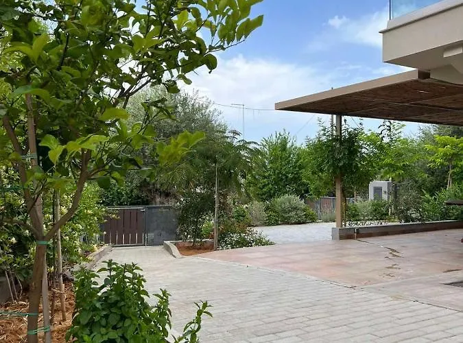 Gargarou Residences